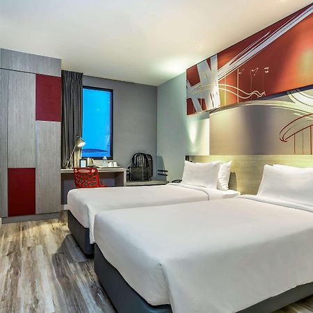 Отель Ibis Bangkok Impact Нонтхабури Экстерьер фото