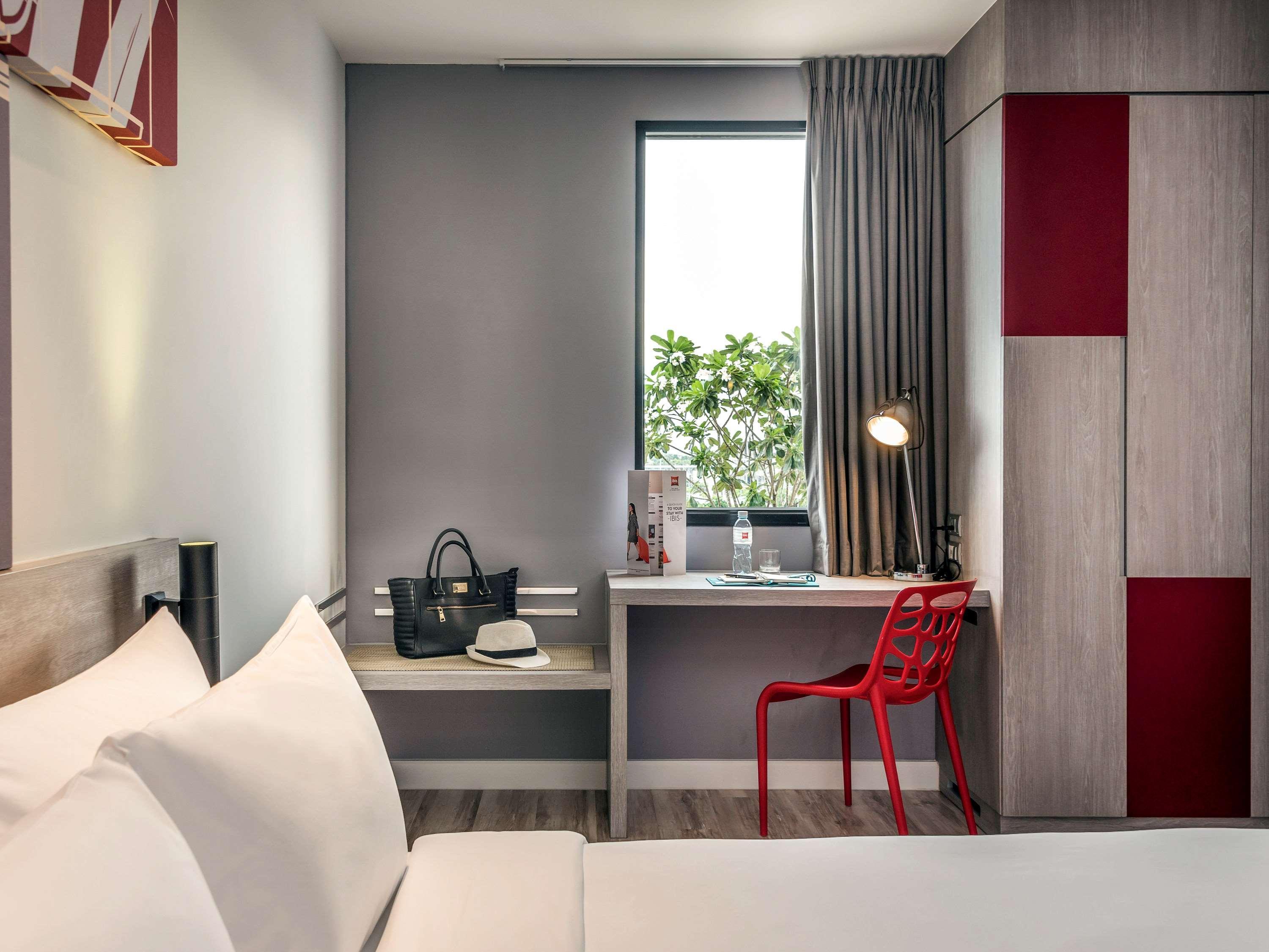 Отель Ibis Bangkok Impact Нонтхабури Экстерьер фото