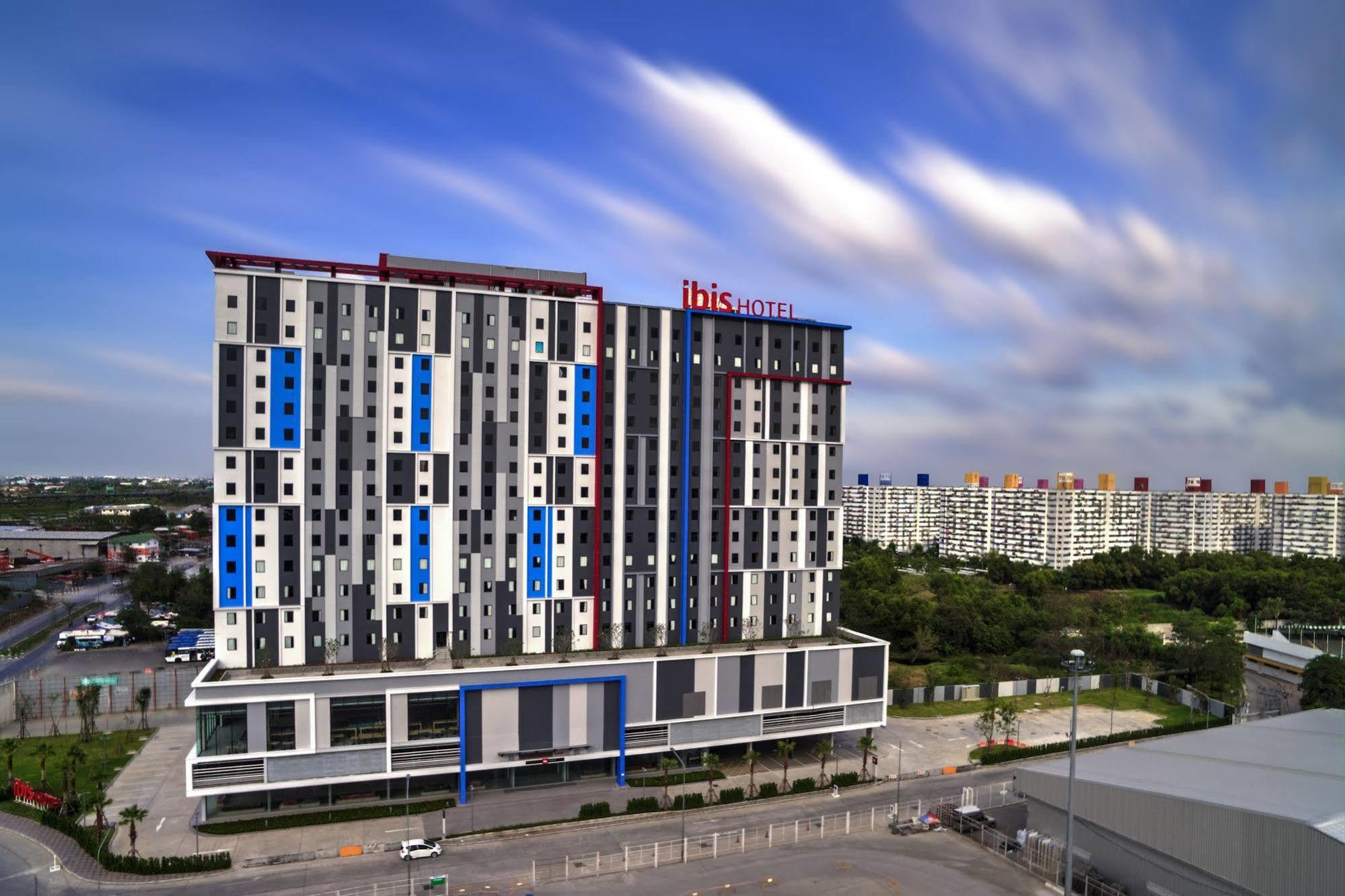 Отель Ibis Bangkok Impact Нонтхабури Экстерьер фото